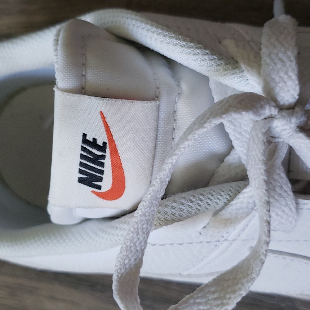 White nikes - Picture 3 of 6
